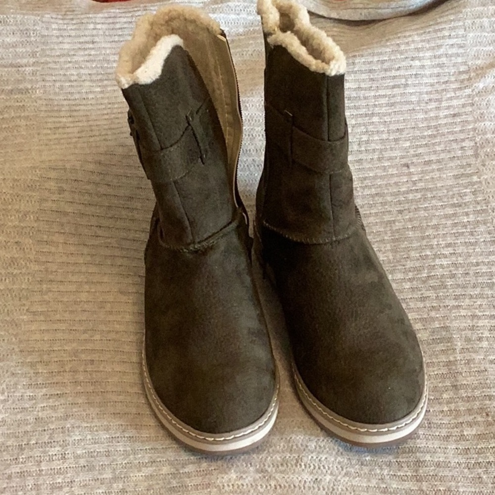 Brown Suede Boots with Shearling Lining